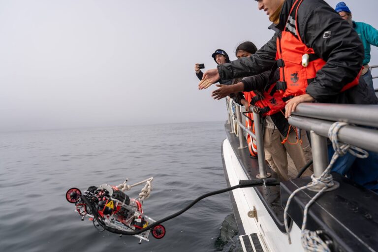 Students toss ROV into ocean
